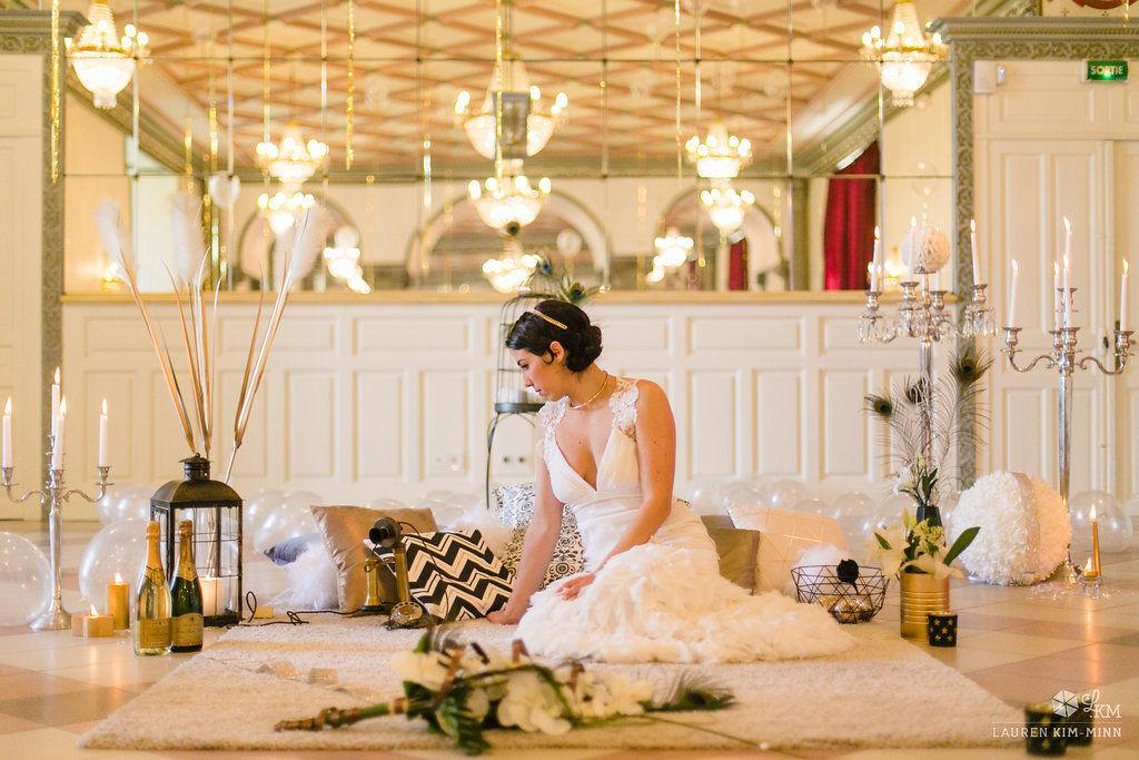 robe de mariée année 20, cousin géométrique et or coin cocooning pour un mariage