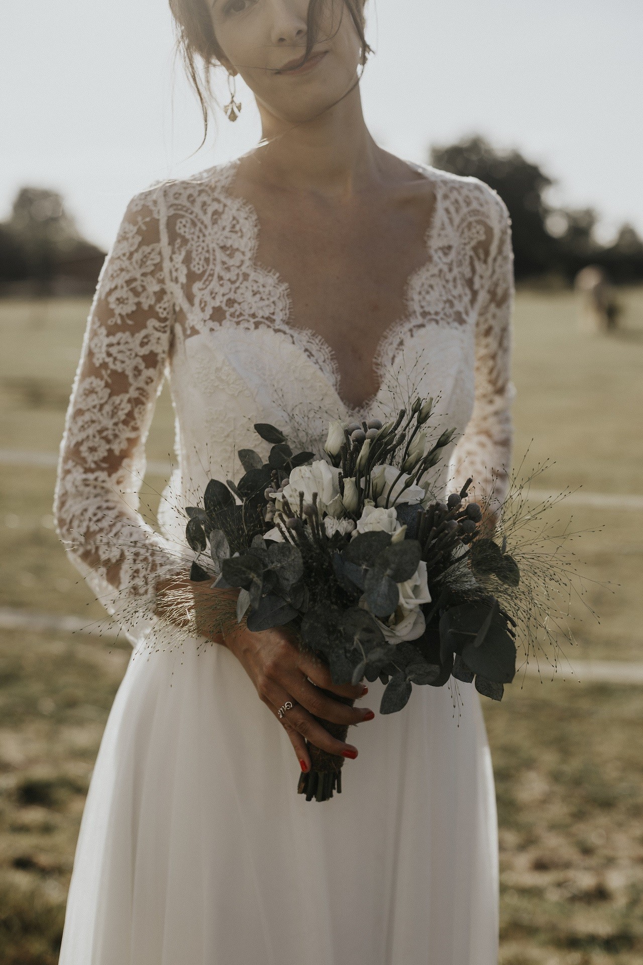 le temoignage de cecile qui a préférée une robe de mariée sur mesure plutôt qu'une robe choisie en boutique classique