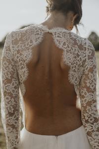 la magnifique robe sur mesure dos nu de cecile à été realisée par l'atelier kamélion couture pres de nantes