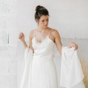 étole en crêpe de soie à mettre sur la robe de mariée