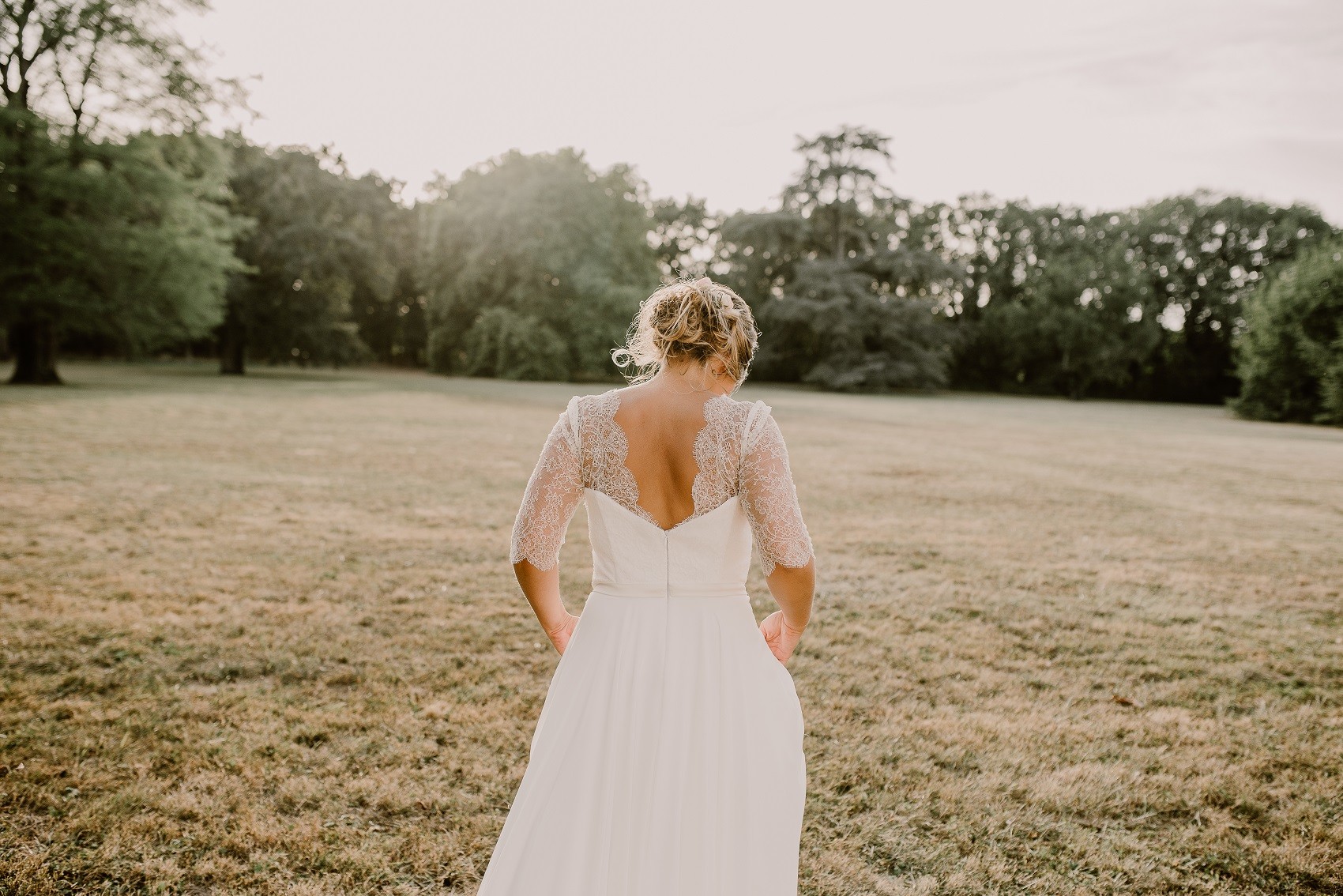 robe de mariée dos nu en dentelle chantilly