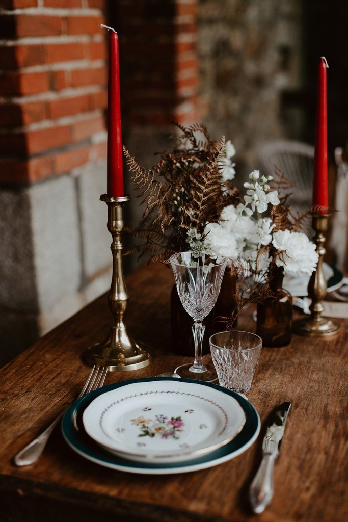 Une décoration mariage couleur ocre et bordeaux près de Nantes.