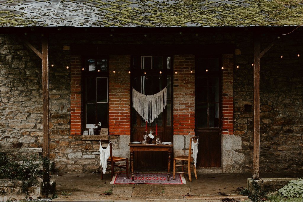 Une table en extérieur au Domaine du Thiémay entre Nantes et Blain c'est une idée original pour ce mariage d'hiver 2019.