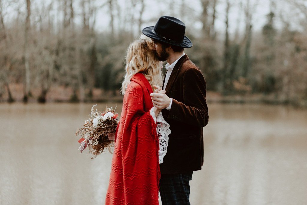 Pour le mariage les amoureux ont choisi un thème boho et folk. 