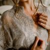 ce deshabillé en dentelle vous fera un joli décolleté