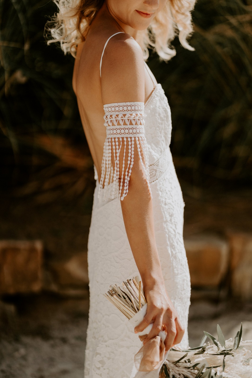 La belle robe d'Ameline est une robe de mariée écologique fabriquée en France.