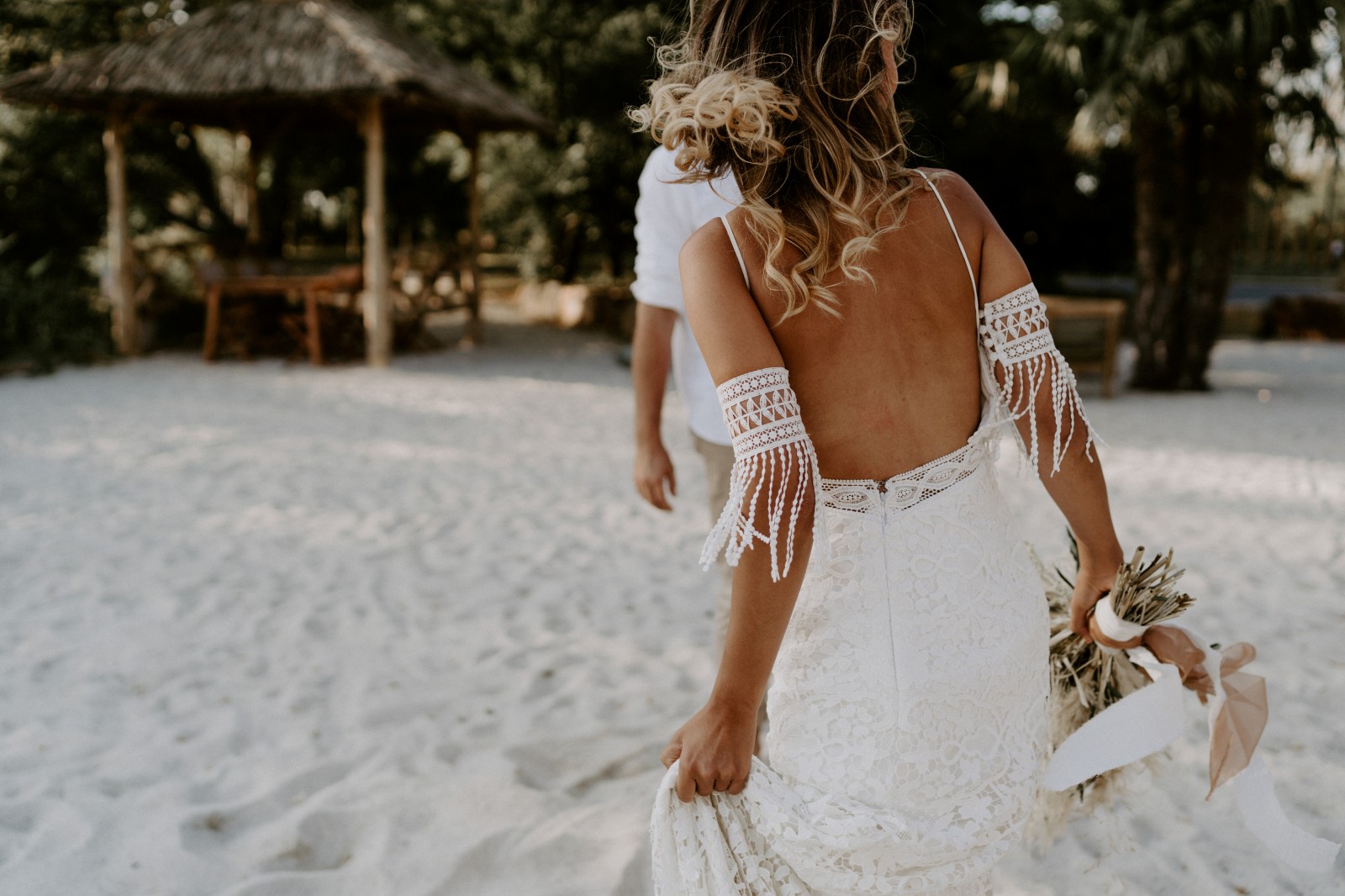 La belle robe d'Ameline est une robe de mariée écologique fabriquée en France.