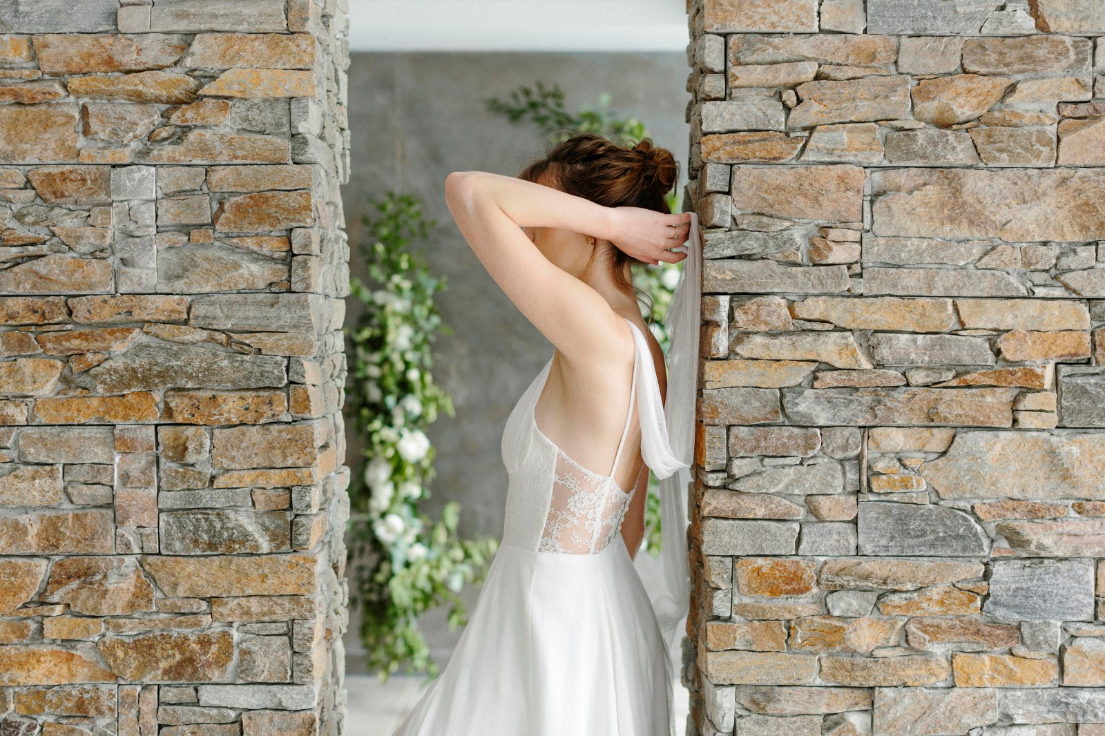 robe de mariée en tencel et dentelle de calais.