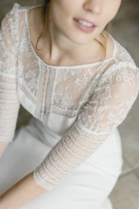 Une jolie robe de mariée fabriqué en France avec des chutes de tissu.