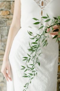 Une jolie robe que vous pouvez porter pour votre mariage inspiration végétal.