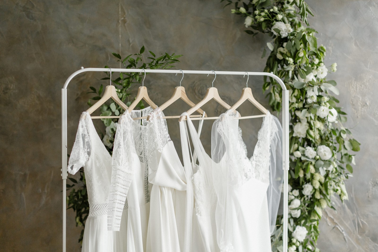 La collection bienveillance 2021 est composé de robe de mariée ecoresponsable, biodégradable et zéro déchet.