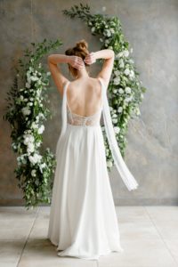 Une jolie robe de mariée fabriqué en France avec des chutes de tissu.