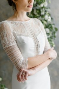 Une jolie robe de mariée fabriqué en France avec des chutes de tissu.