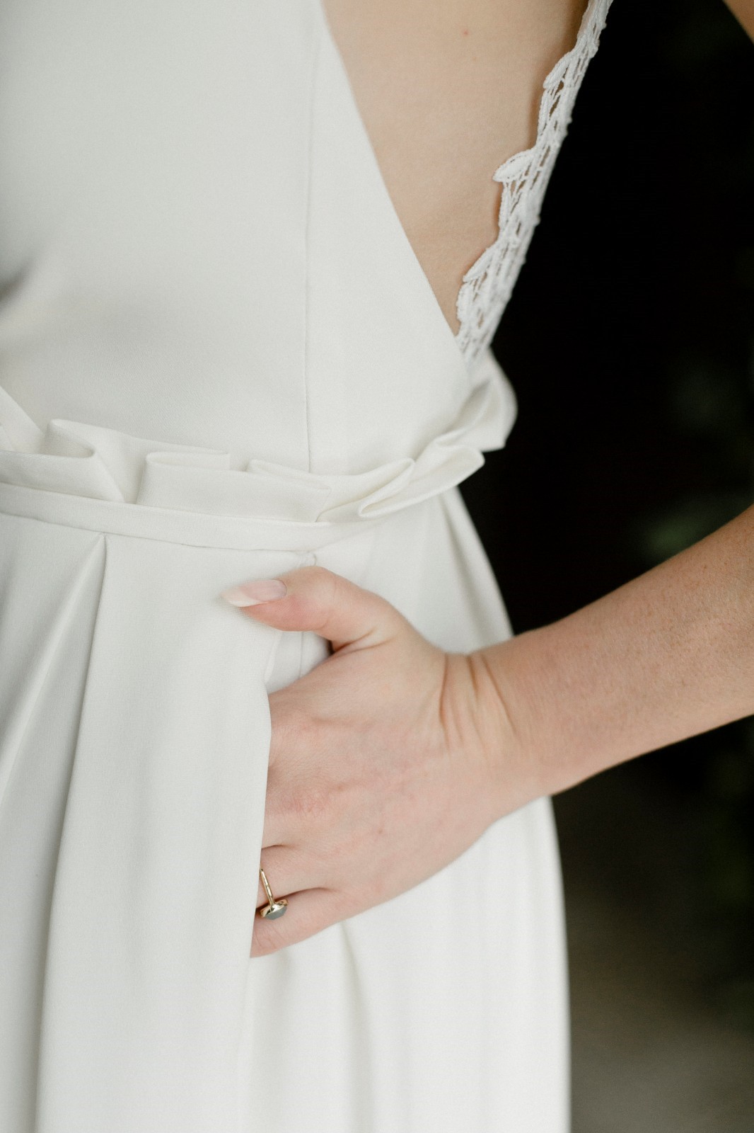 Quelle belle idée d'avoir une robe de mariée avec des poches.