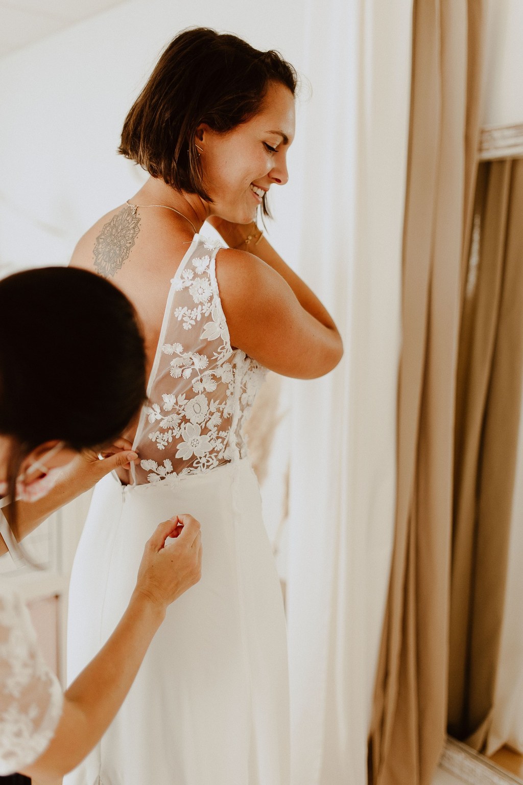 Comment se passent les essayage de robe de mariée sur mesure ?