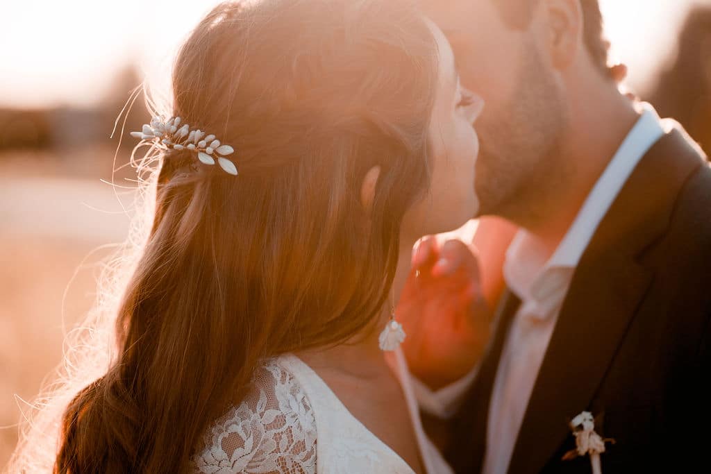 Mariage romantique réalisé à la campagne