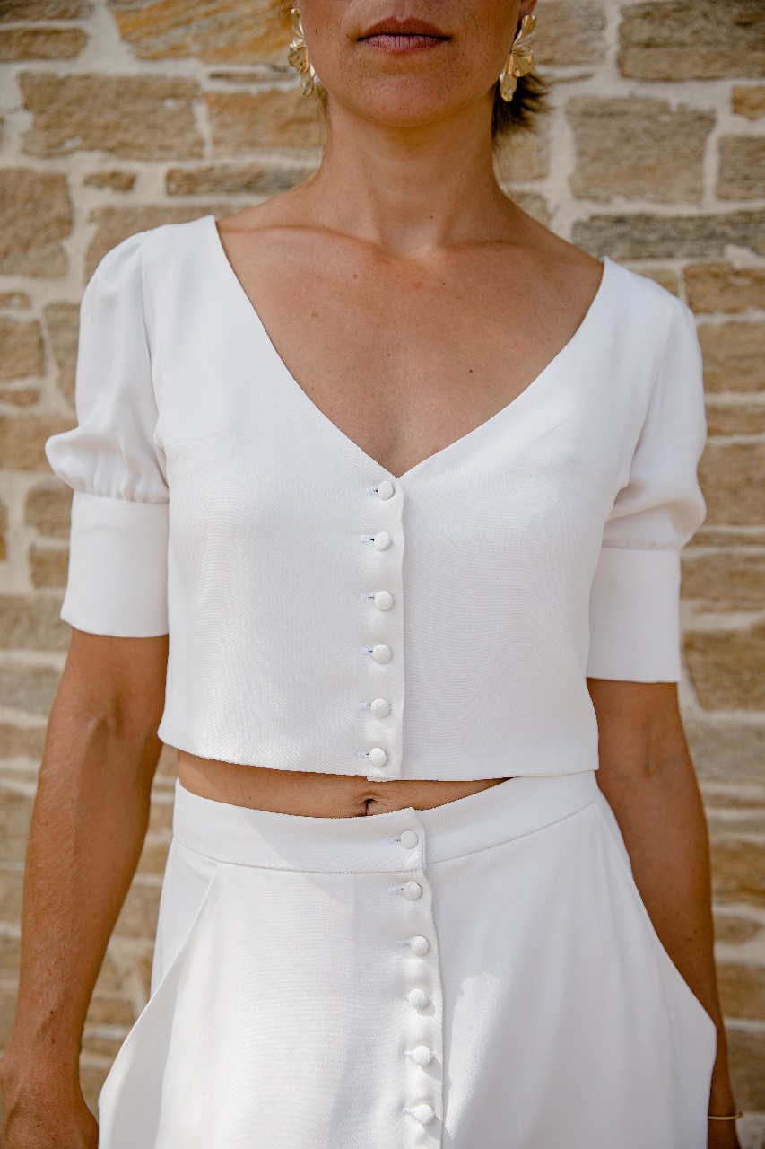 robe de mariée avec boutons devant