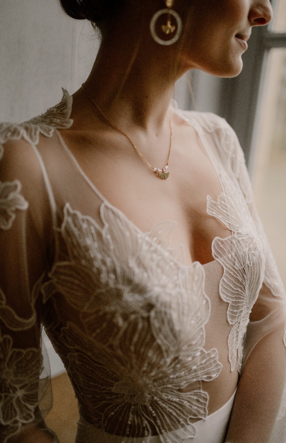 Cet atelier de création utilise des méthodes haute couture pour concevoir ses robes de mariée.