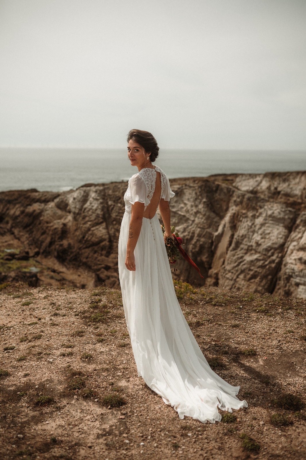 aurelie porte une robe de mariée ecoresponsable fabriqué à Nantes