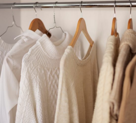 Nombre idéal de pièces pour une garde-robe écoresponsable : 30 à 40 articles essentiels